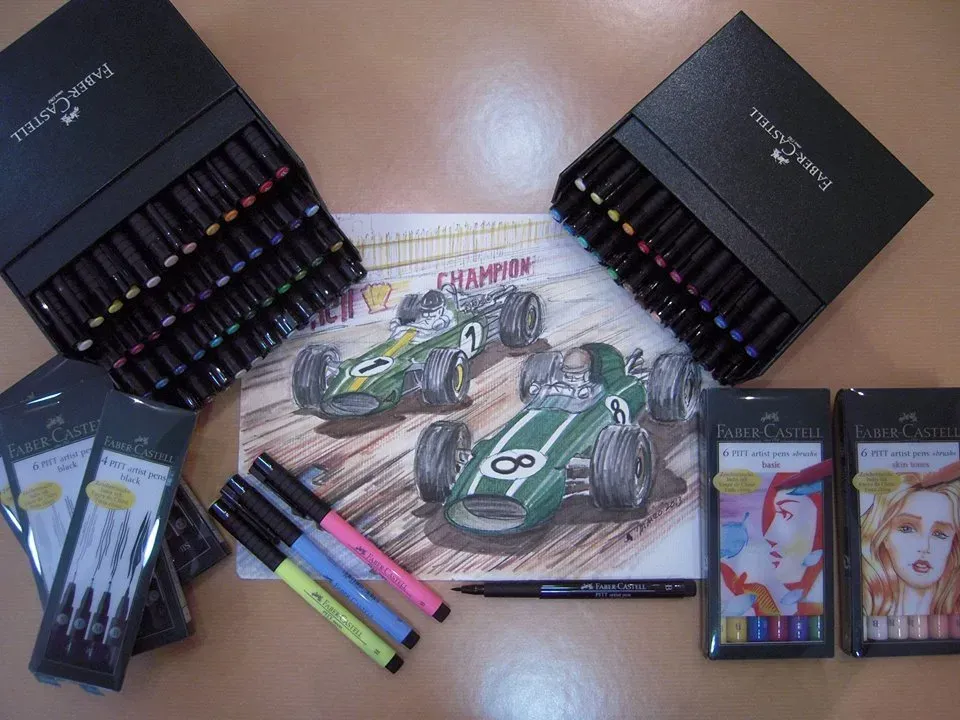 Un dessin avec des voitures de course posé sur une table