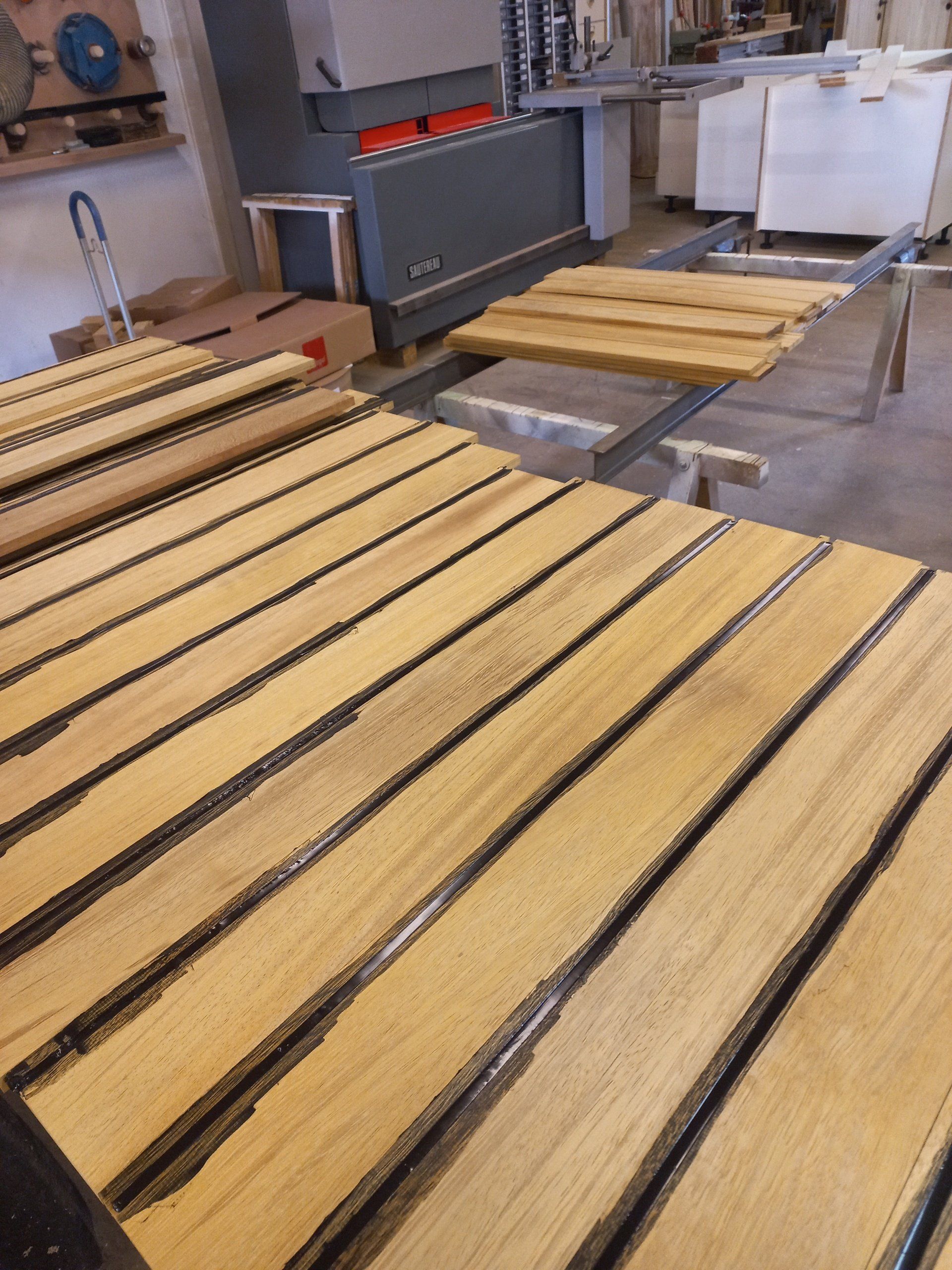 Planches de bois posées