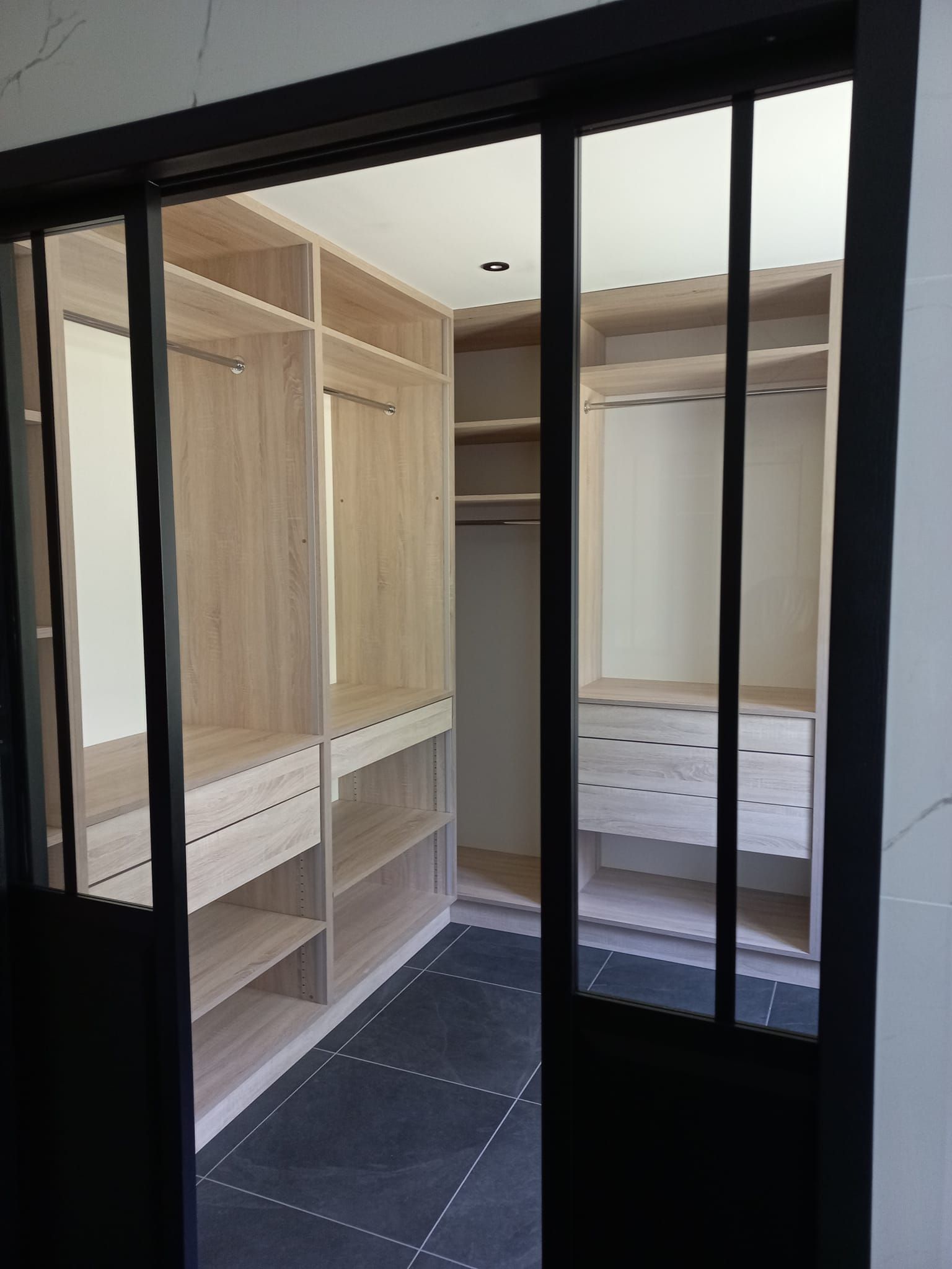 Entrée de la pièce d'un dressing