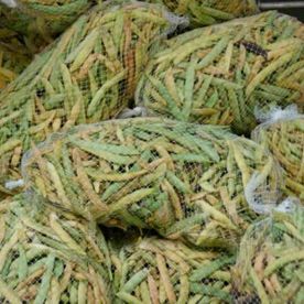 Bolsas de judías verdes y amarillas en bolsa de malla.