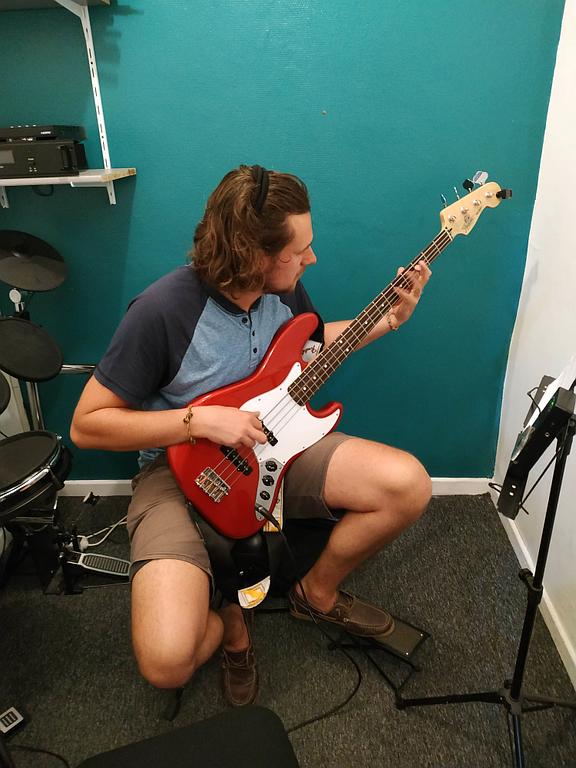 Cours de guitare électrique adulte