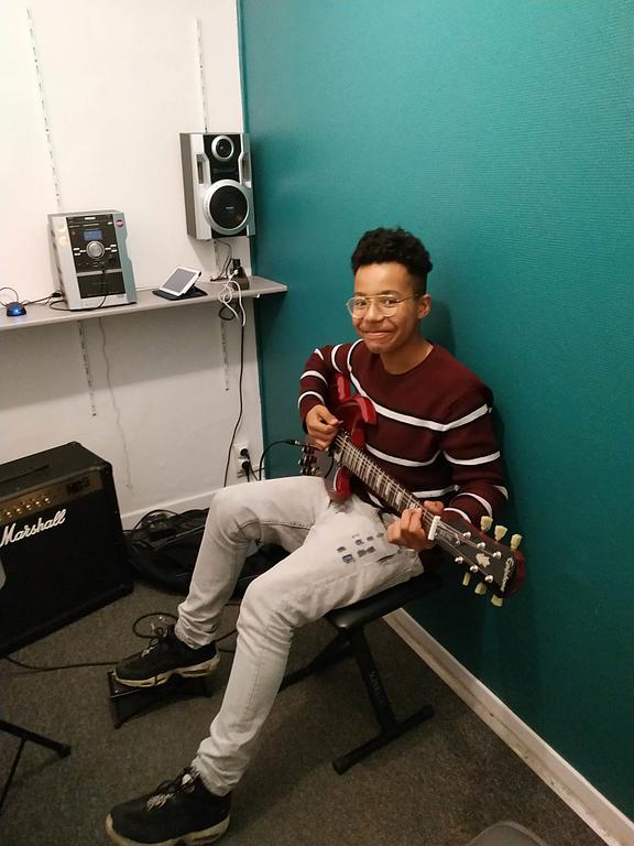 Cours de guitare avec élève