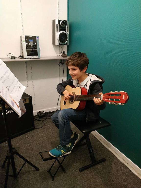 Cours de guitare enfant