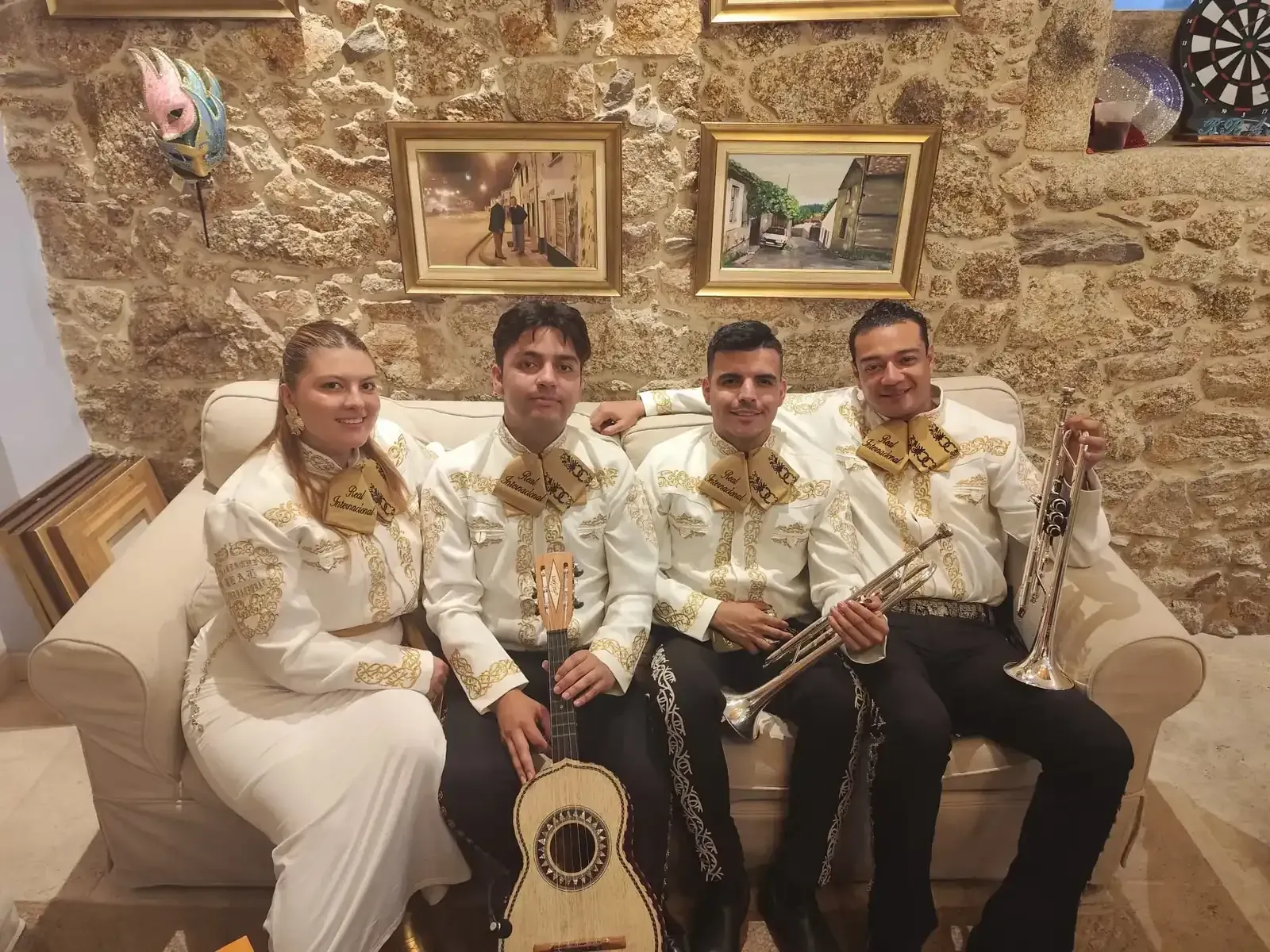 Vitrina expositora de helados con diversos sabores de helado Carte d'Or.