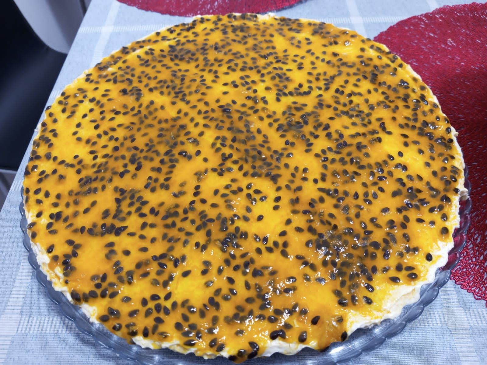 uma torta com muitas sementes
