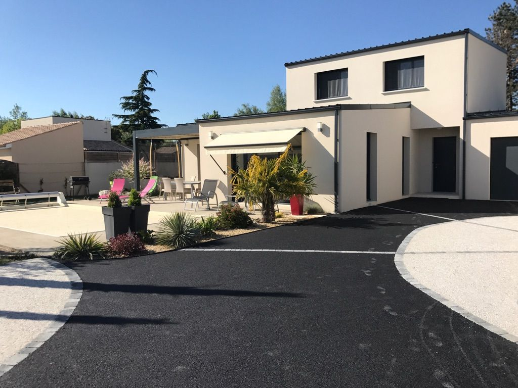 Réalisation d'une cours en enrobé à St Symphorien