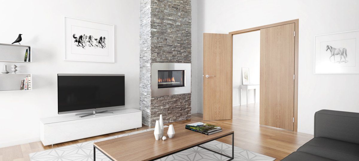 Un salon avec une télé.