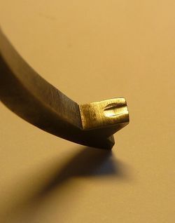 Réparation de l'ancre - Chez l'Horloger