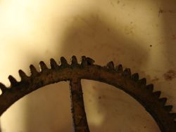 Remplacement d'une dent cassée - Chez l'Horloger