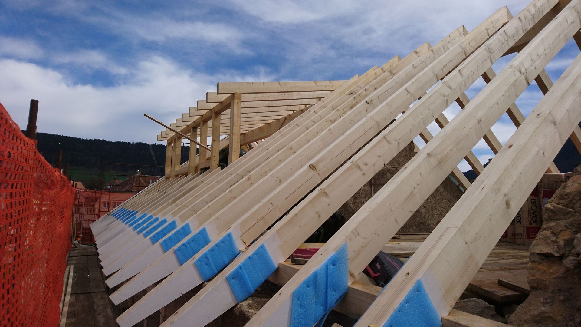 Menuiserie-Charpente L. Suter SARL- Les Verrières