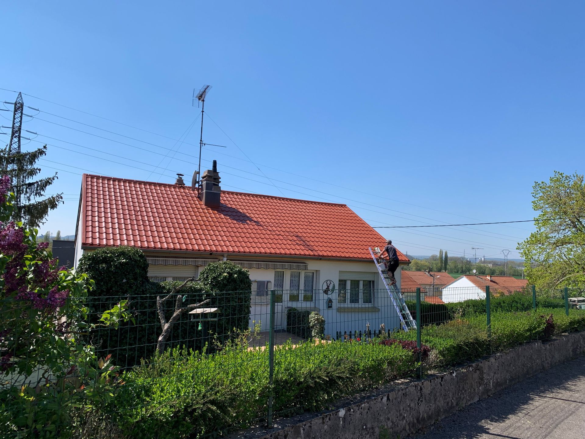 Travaux sur la toiture d'une maison de plein pied