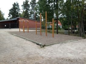 Voimistelutelineitä.