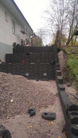 Maanrakennustöitä.