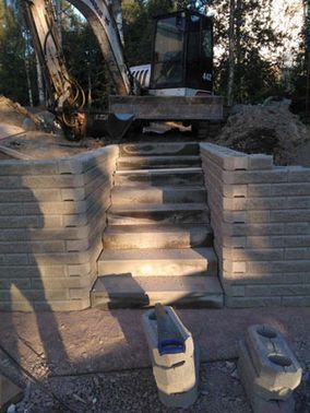 Maanrakennustöitä.