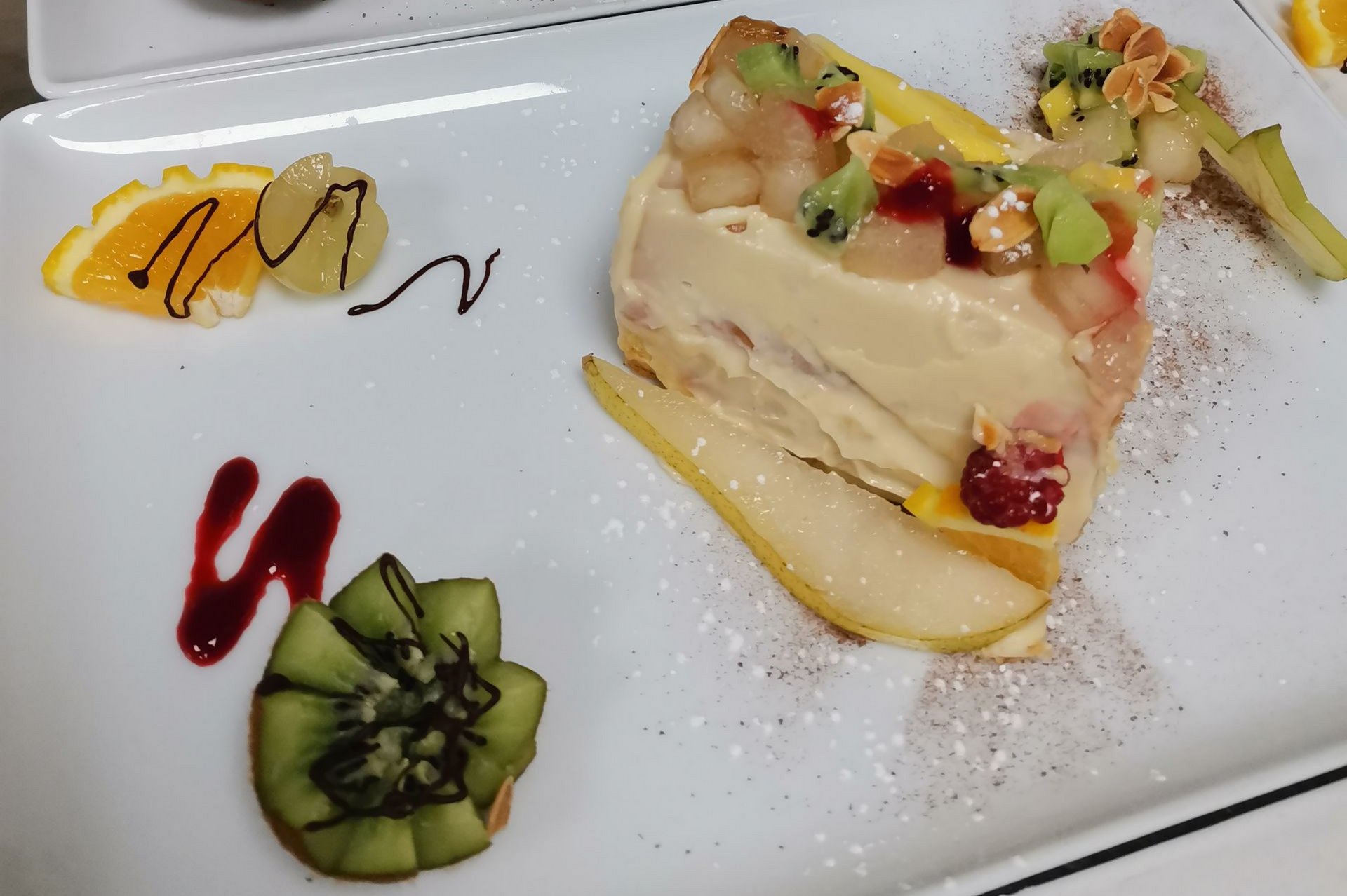 Assiette avec dessert avec des fruits