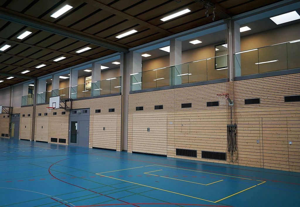 Wandverkleidung Turnhalle