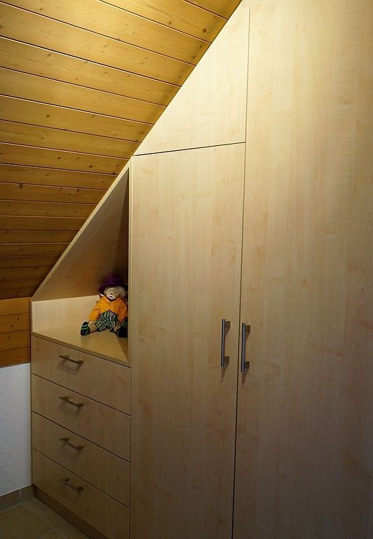 Einbauschrank in Dachschräge