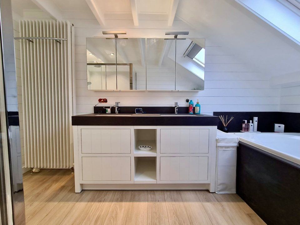 Keuken met houten vloer