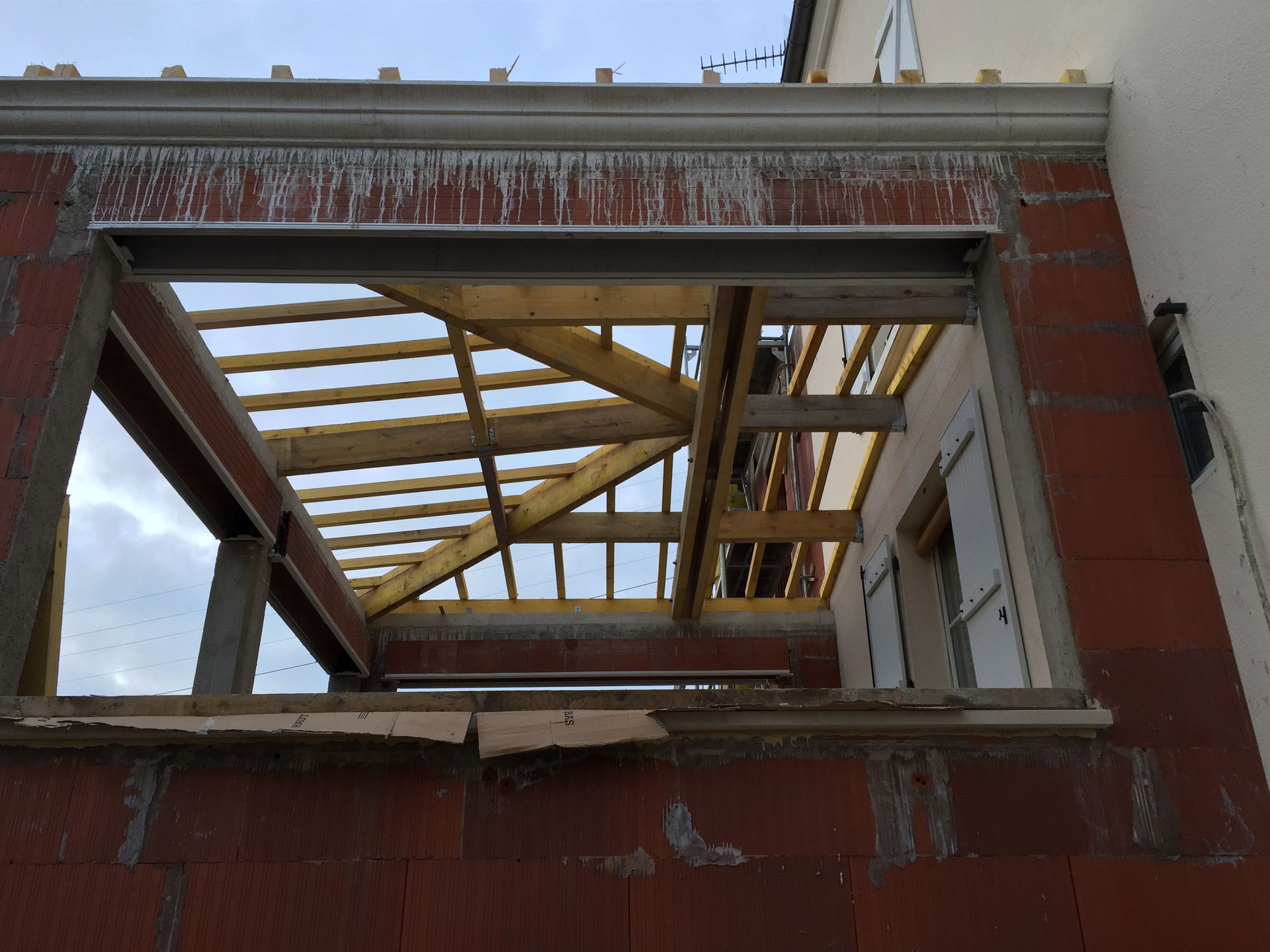 Création d'un avant-toit sur balcon