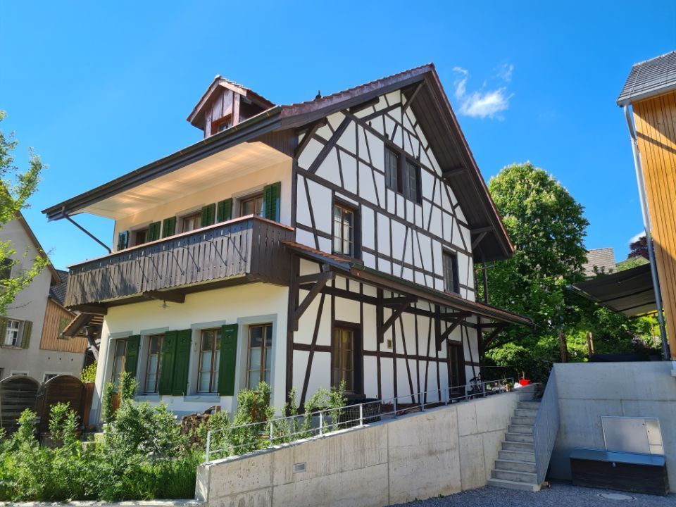 Aussenarbeiten am Fachwerkhaus durch Maler D. Schmidli GmbH aus Rafz