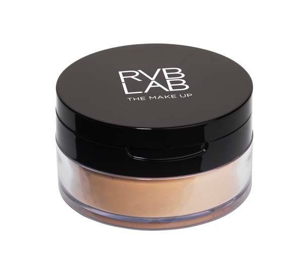 Un frasco de polvos de maquillaje RVB Lab.
