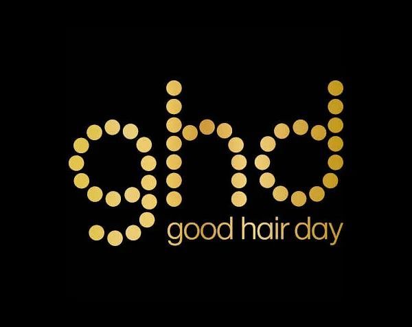 Un logotipo para ghd good hair day con puntos dorados sobre un fondo negro.