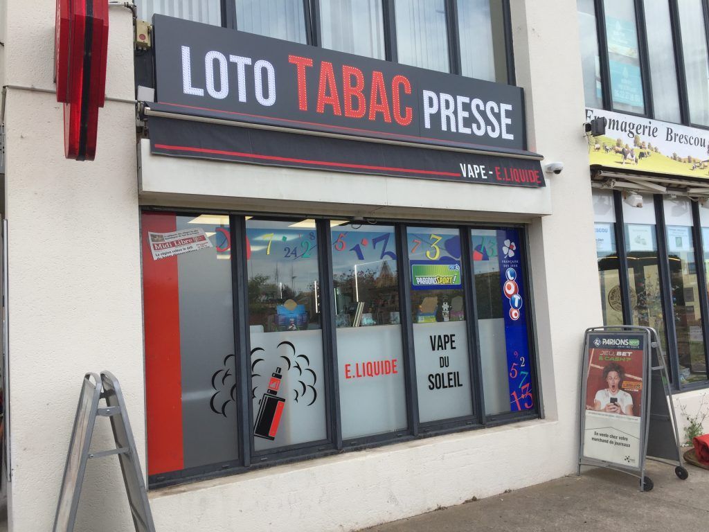 La devanture d'un bureau de tabac