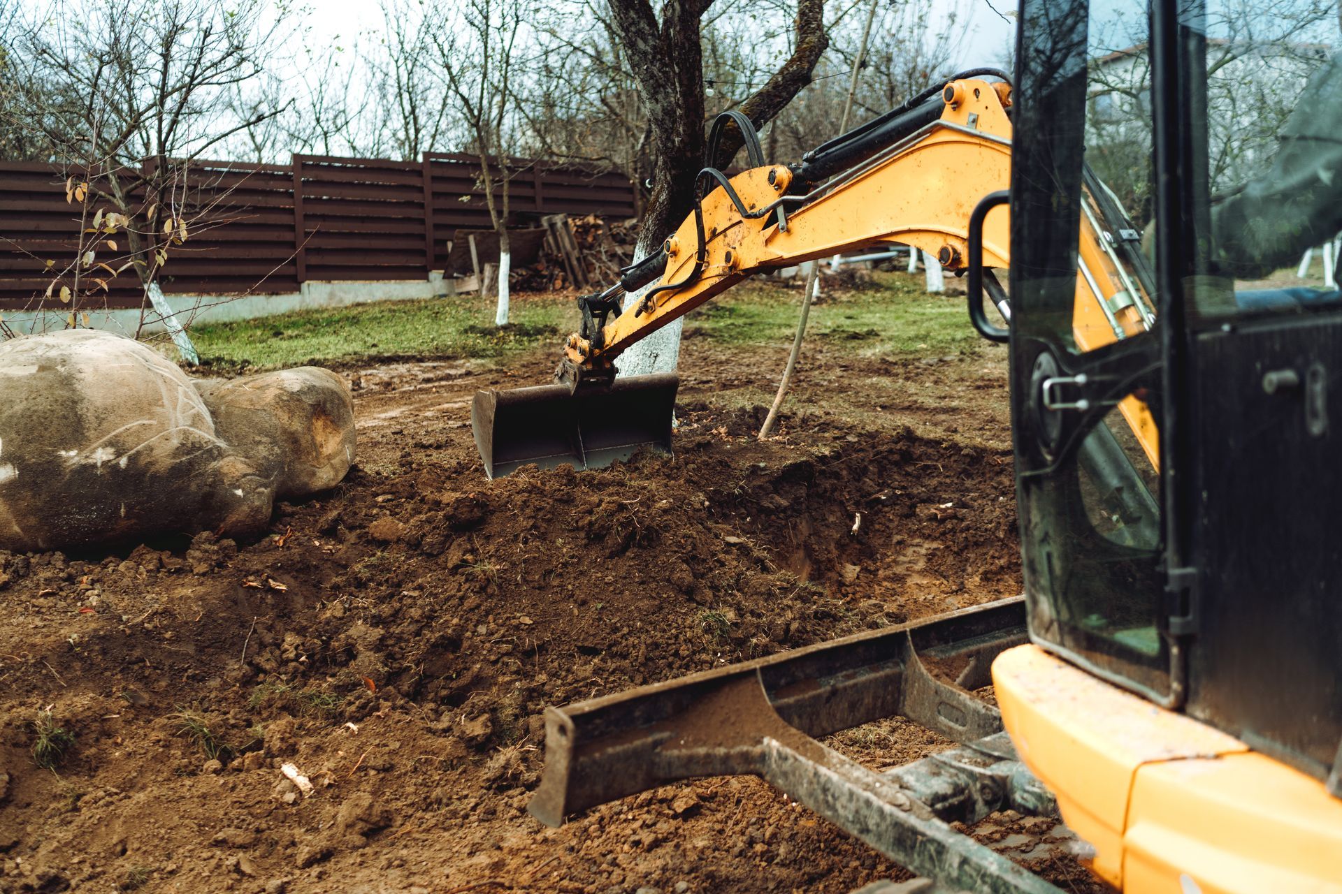 Préparation du chantier avec une pelle
