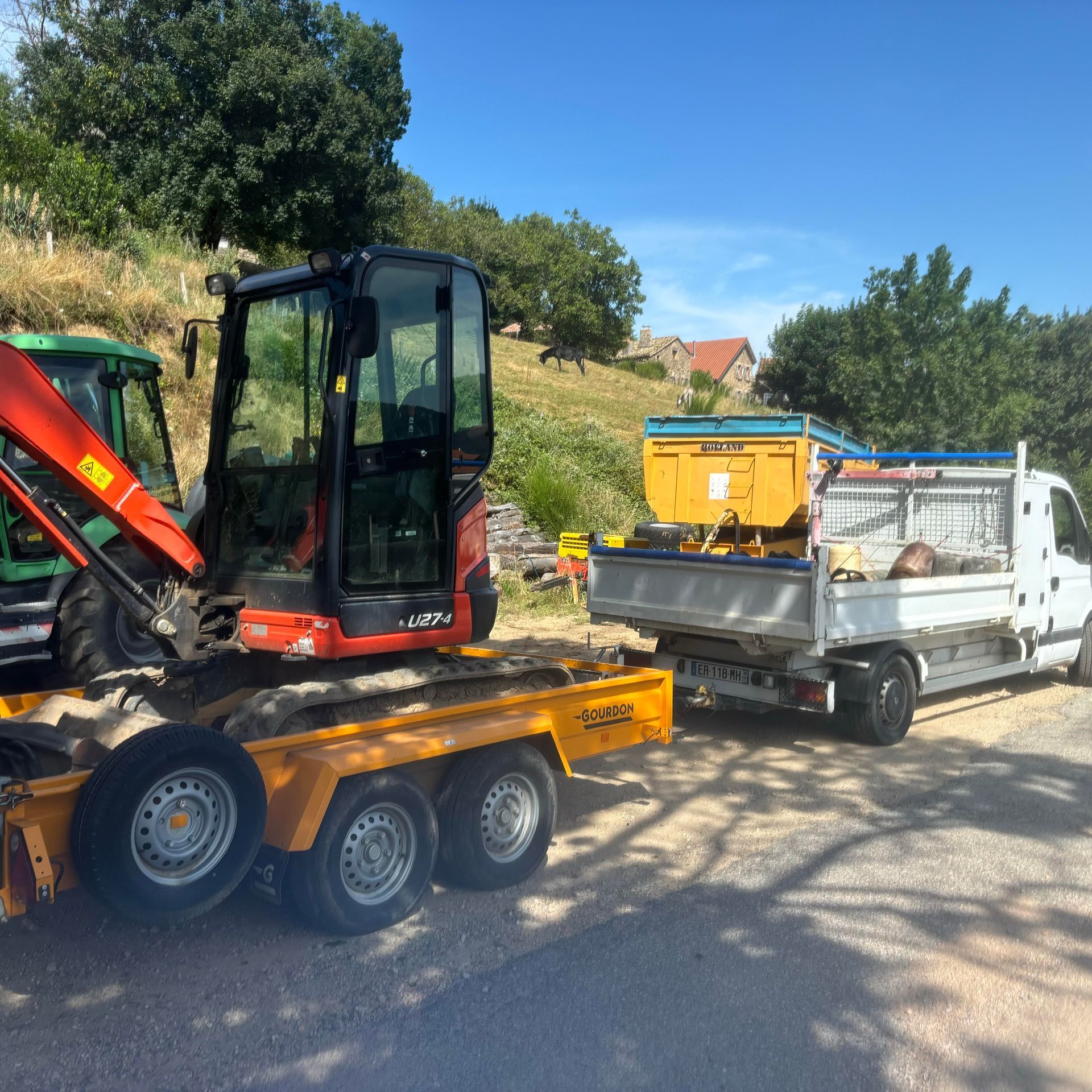 Chargement d'une mini pelle