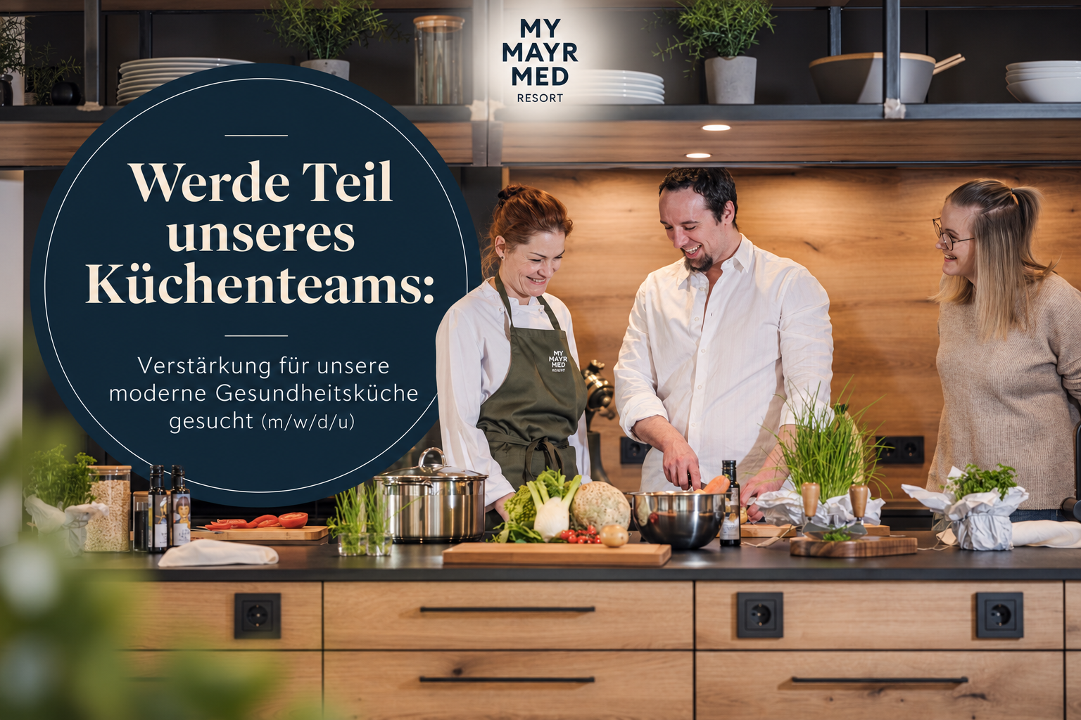 MY MAYR MED Restaurant. Die Köche bereiten eine Gemüsesuppe. 