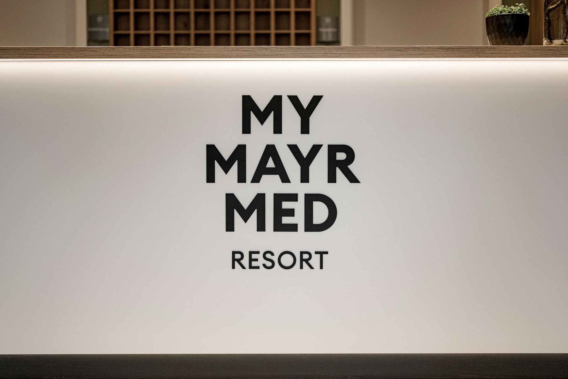MY MAYR MED Rezeption Theke.