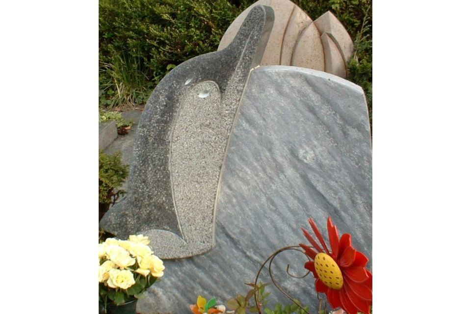 Hellgrauer Grabstein