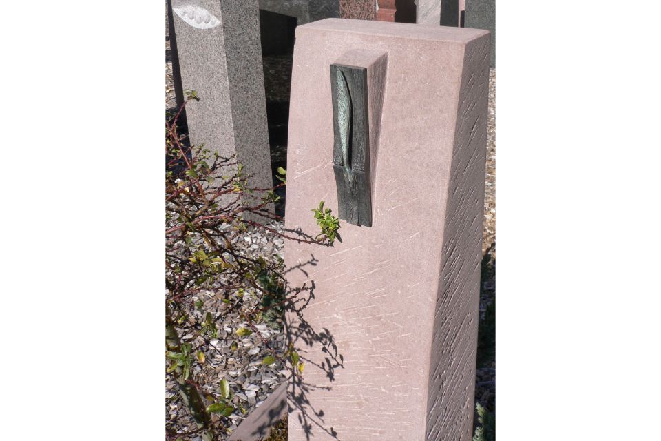 Rosa Grabsteinsäule