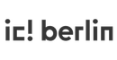 Weißer Logotext mit der Aufschrift „ic! berlin“ auf einfarbigem Hintergrund