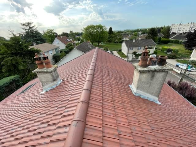 Vue sur le toit d'une couverture en tuile