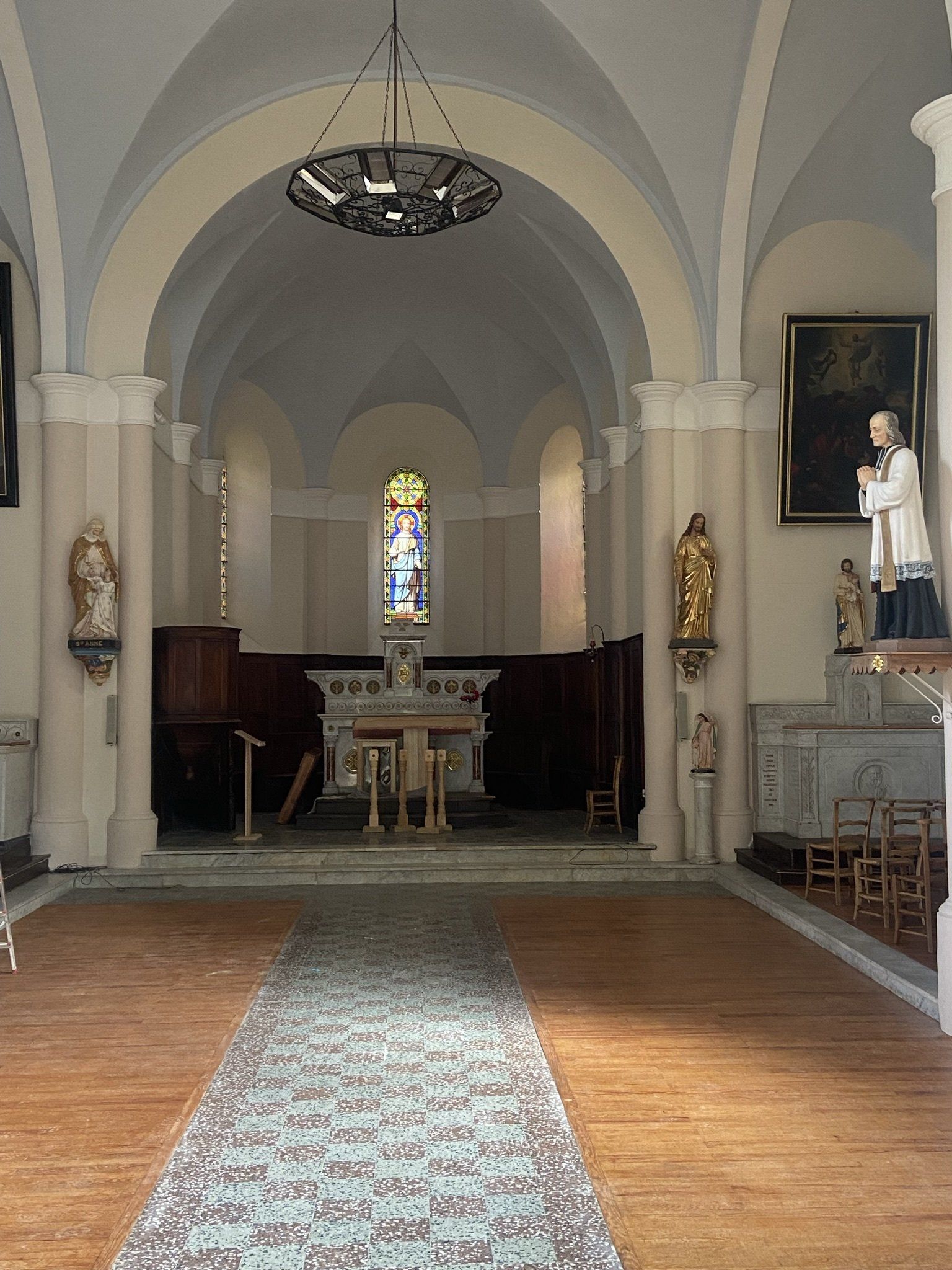 Rénovation des peintures intérieures d'une église