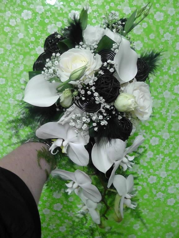 Bouton d'or bouquet de mariée chute noir et blanc Bléré