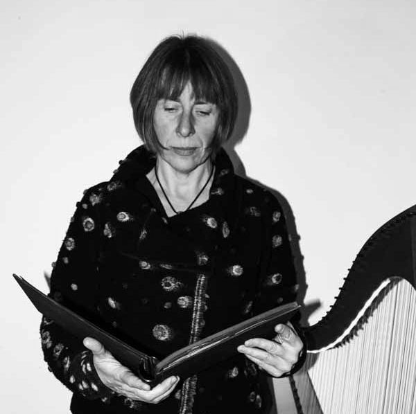 Agnes Barbara Kirst Trauerrednerin mit Harfe