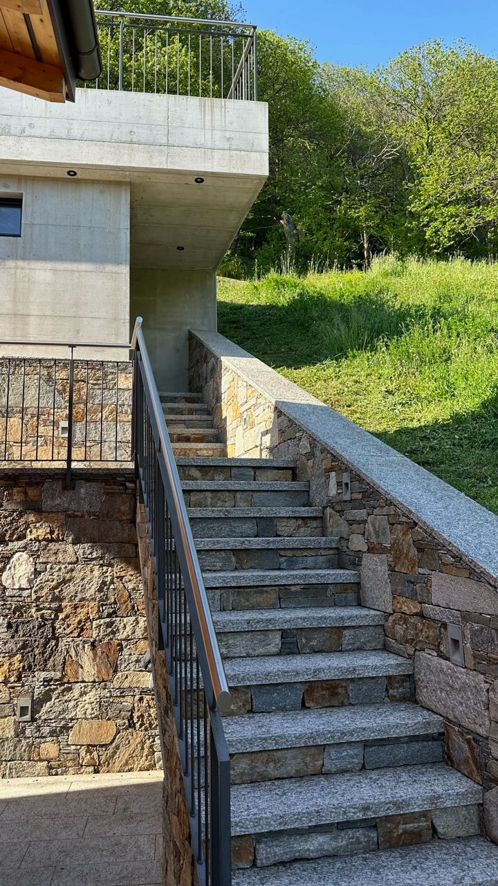 Balconcino su muretto a secco