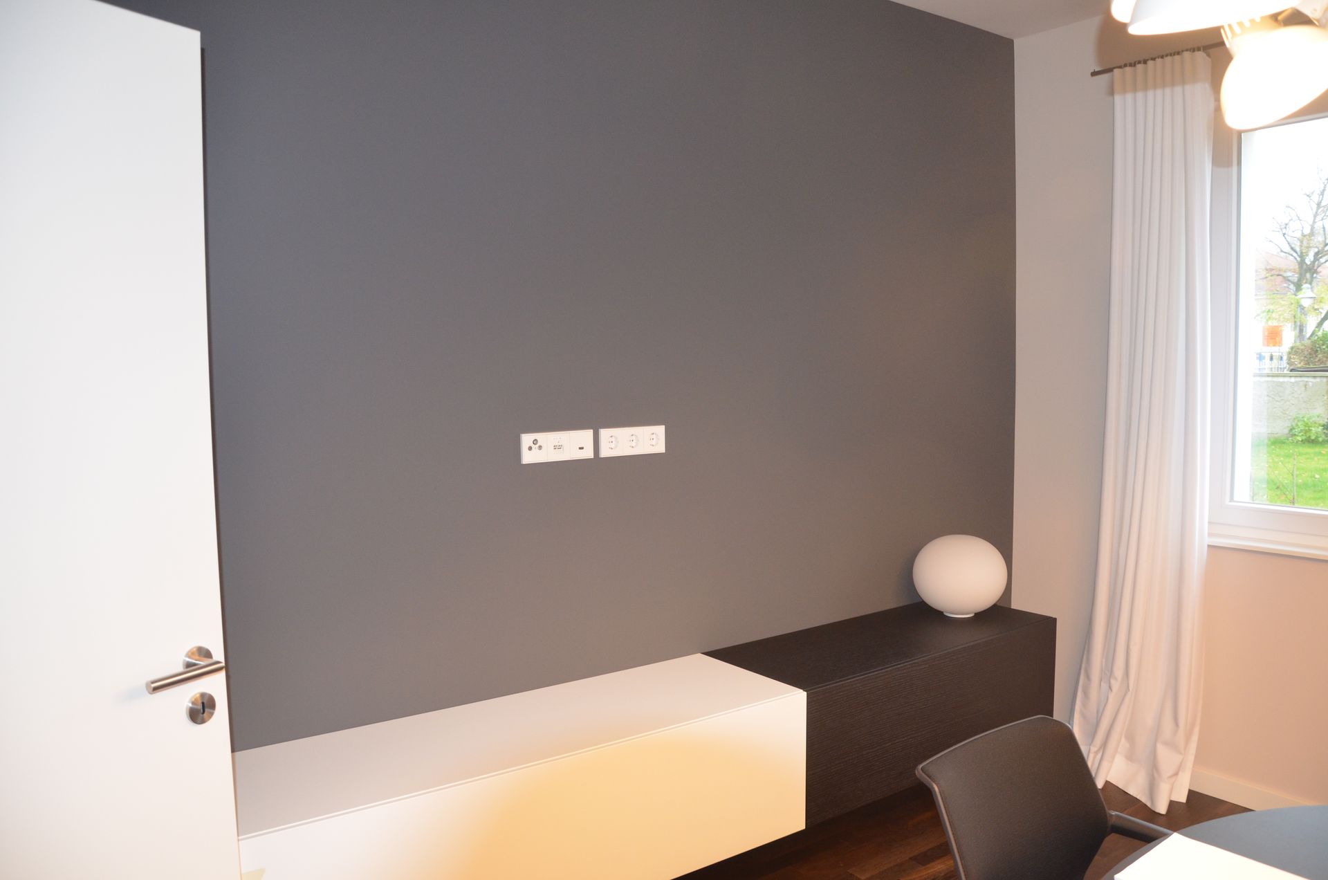 Graue Wand, Malerarbeiten in Königs Wusterhausen, Kirchplatz