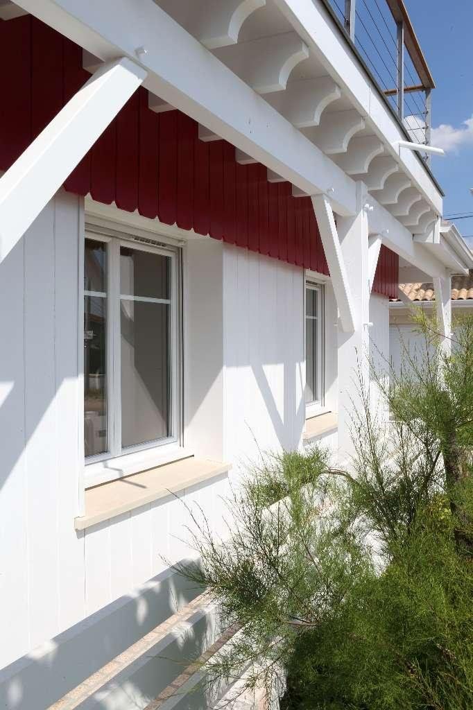 Photo maison en bois blanc.