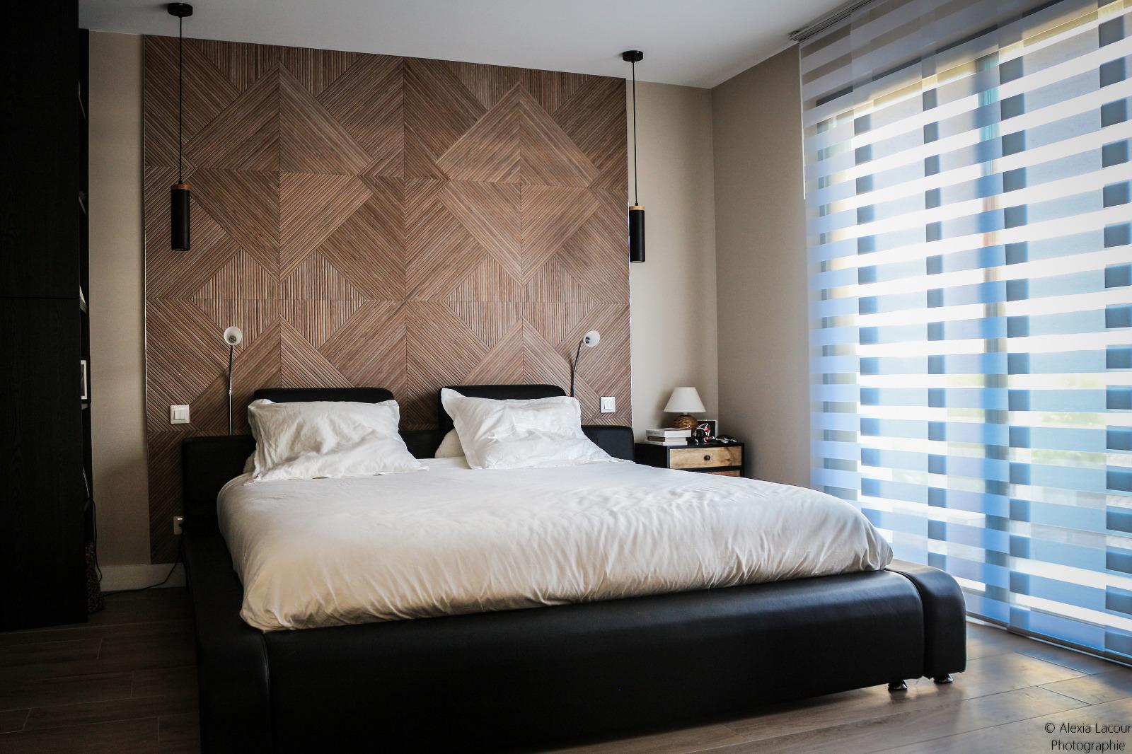 Photo d'un grand lit.