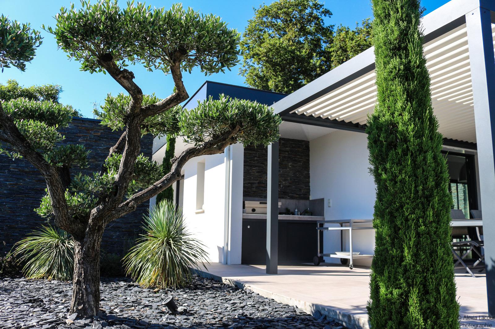 Photo d'une cuisine extérieure.