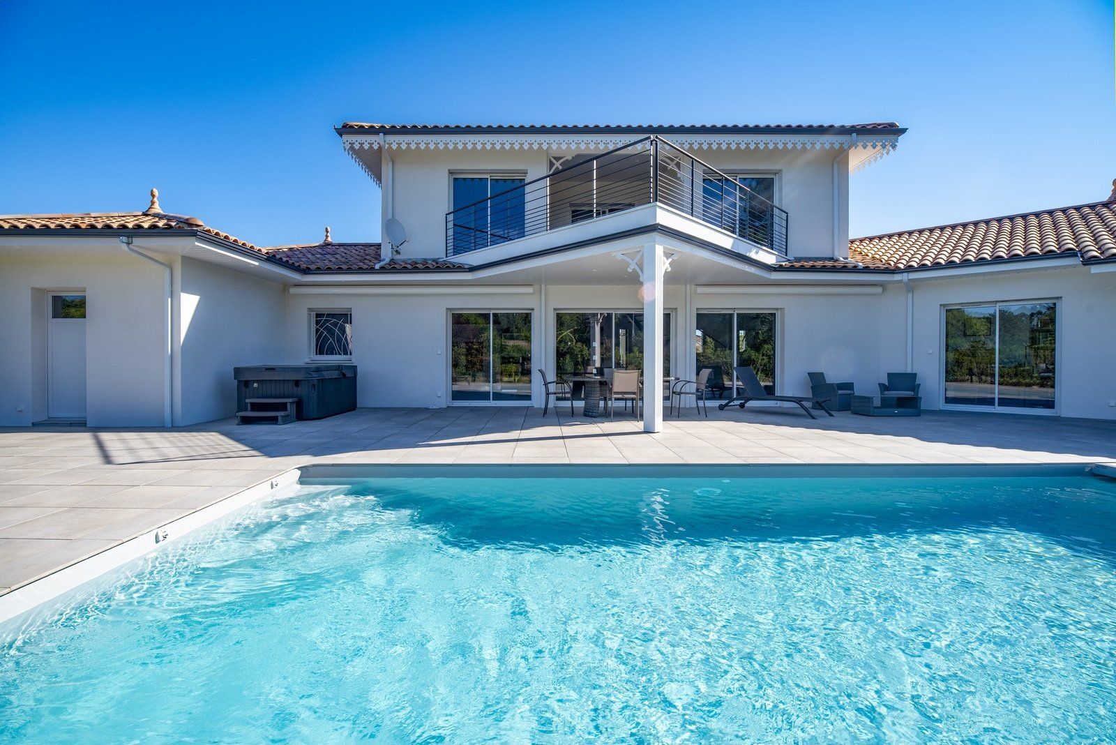 Photo d'une piscine creusée.