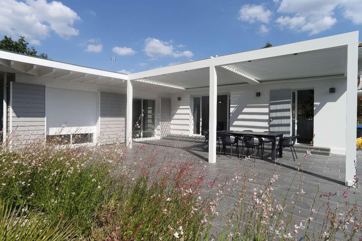 Photo d'une pergola bioclimatique.