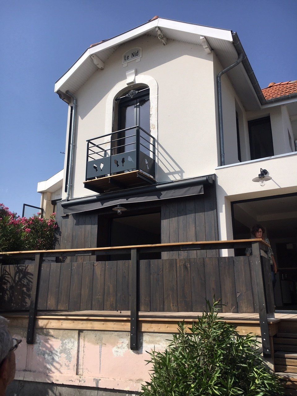 Photo du devant d'une maison.