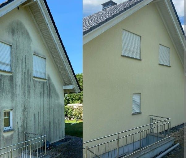 Nebeneinanderstellung eines Hauses vor und nach der Reinigung. Die linke Seite ist schmutzig, die rechte Seite ist sauber und gelb.