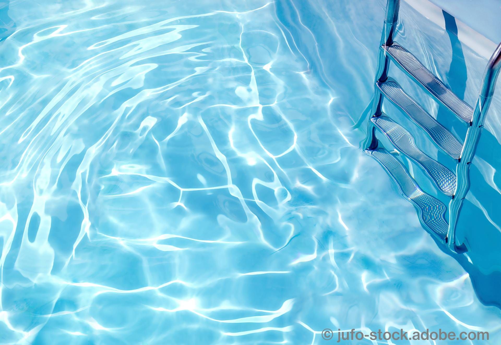 Sauberes Wasser in einem Pool