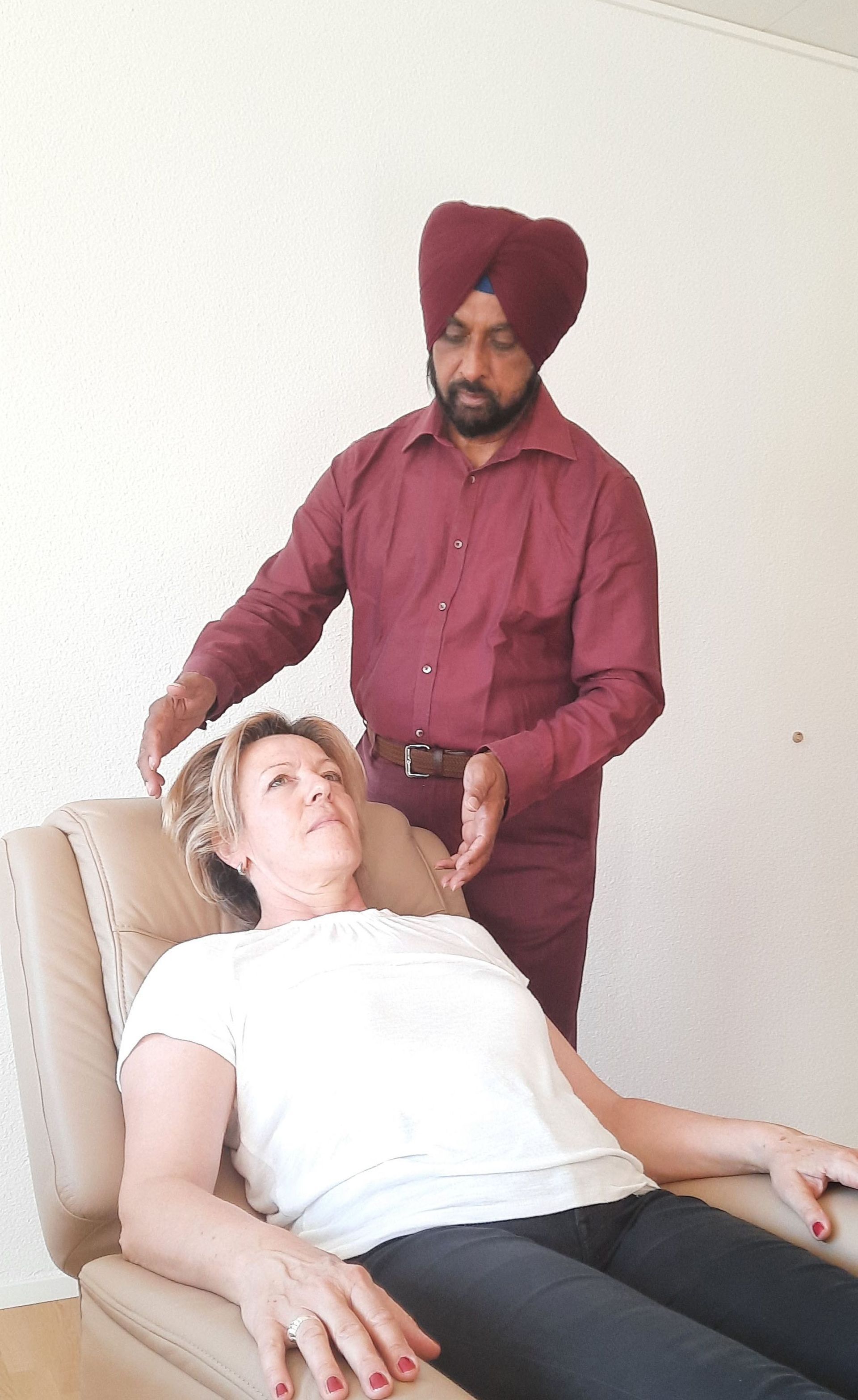 Heilung in der Praxis | Oshbudh Healing | Spirituelle Heilung, ganzheitliche Therapie, energetische Reinigung | Zürich