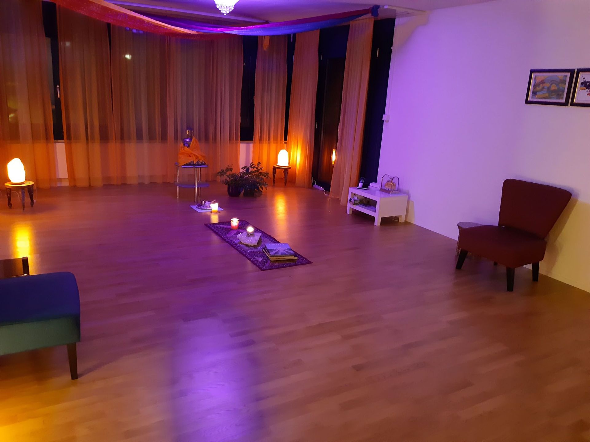 Praxisraum | Oshbudh Healing | Spirituelle Heilung, ganzheitliche Therapie, energetische Reinigung | Zürich